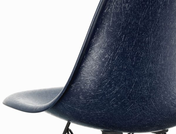 Eames Fiberglass Side Chair, detaljbild Navy Blue